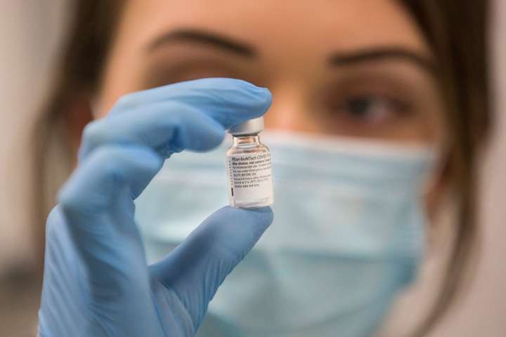 Британія прискорює вакцинацію від коронавірусу