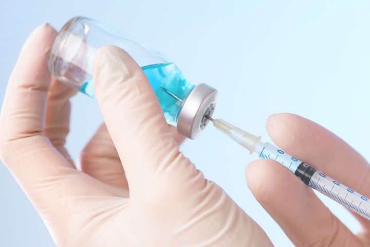 S&P прогнозує критично повільні темпи вакцинації в Україні