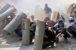 Після заколоту 1 лютого у азійській країні почалися масові протести