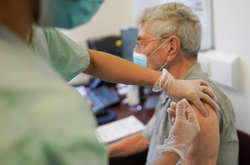 Минулої доби було зроблено на 5708 щеплень менше, ніж за попередню добу