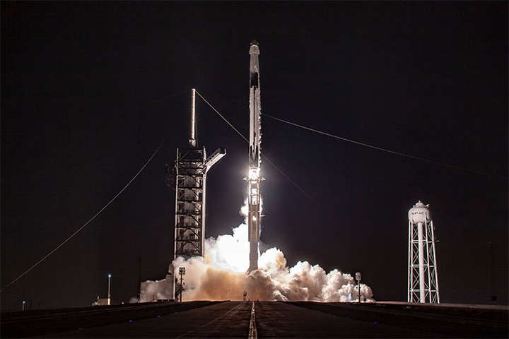 SpaceX успішно вивела на орбіту ракету із 60 супутниками Starlink (відео)