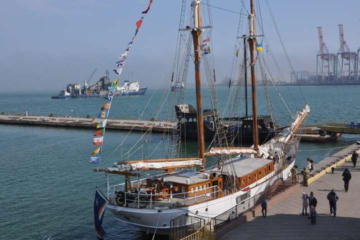 До одеського порту прибула легендарна вітрильна яхта
