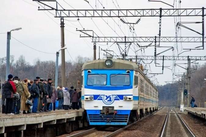 «Укрзализныця» покрывает расходы на пригородные перевозки за счет пассажиров лишь на 15%