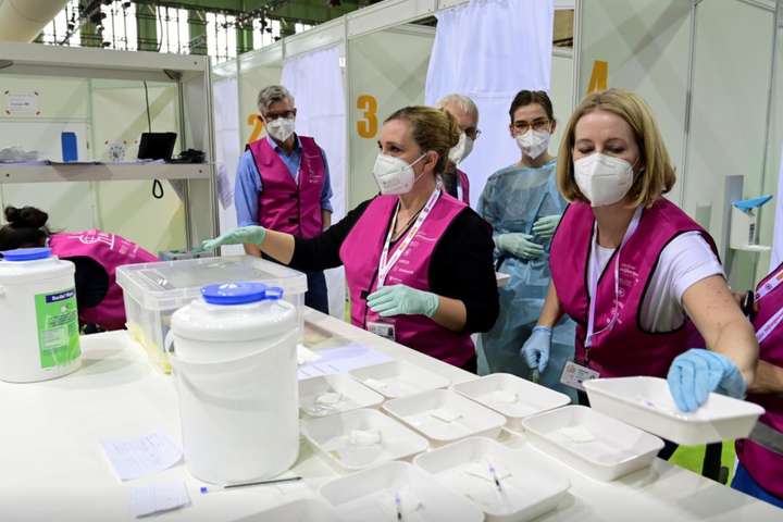 Німеччина призупиняє вакцинацію препаратом AstraZeneca