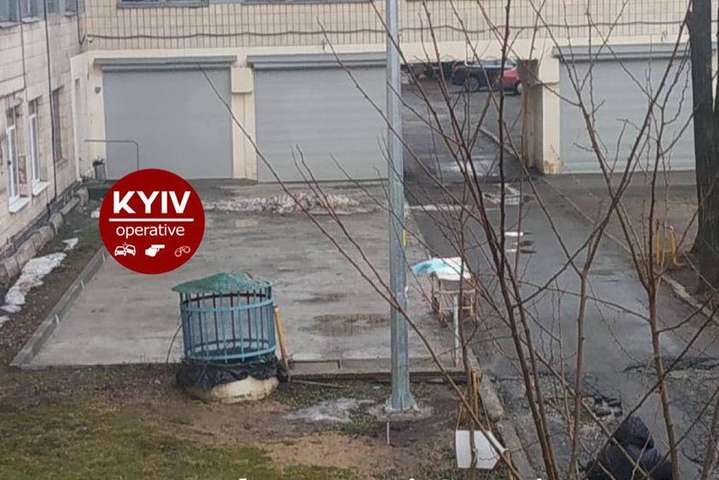Чергове самогубство в Києві: жінка вистрибнула з вікна лікарні