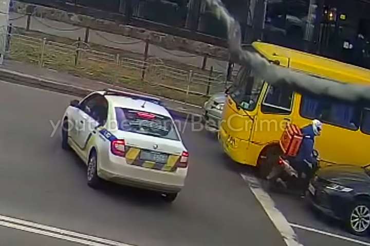 «Невловимий київський месник»: відео погоні поліції за скутеристом розсмішило мережу
