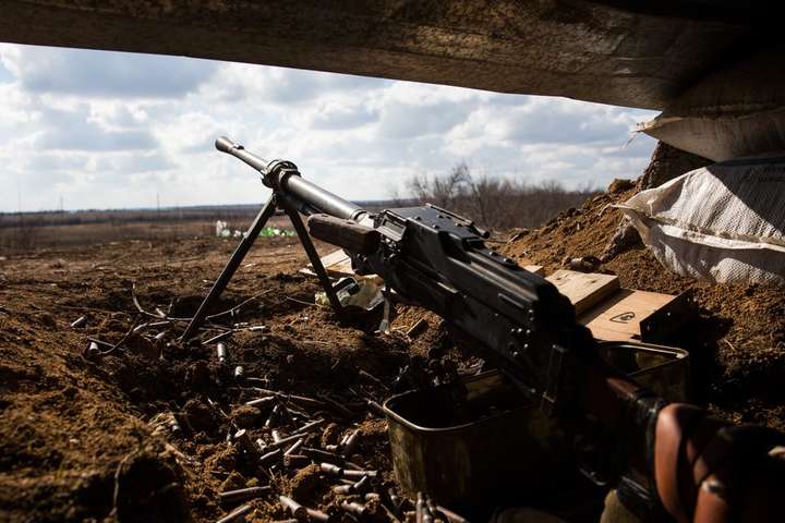 Бойовики суттєво збільшили кількість обстрілів на Донбасі: поранено військового