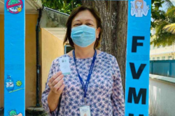 Первая украинка получила вторую прививку от Covid-19