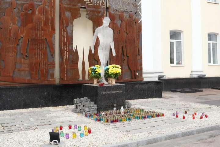 У Житомирі заарештували чоловіка, який пошкодив пам’ятник Небесній сотні
