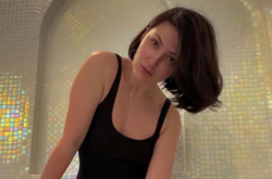 Прикрыла грудь креветками. Снежана Бабкина показала, как отдыхает в бане (фото)