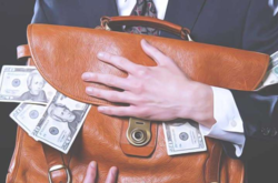 Рада хочет лишить НАПК права выявлять финансовые махинации партий