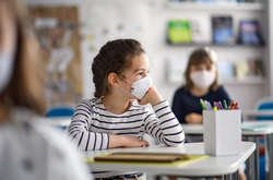 У зв’язку із погіршенням ситуації із захворюваністю на коронавірус у столиці, Київ запроваджує суворі карантинні обмеження 