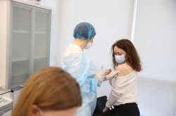На ковід-вакцинацію записалися понад чверть мільйона українців