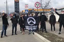 Активісти облили заправку мережі «БРСМ-Нафта» кров’ю і пояснили навіщо
