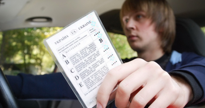 С апреля вводятся новые правила получения водительского удостоверения. Что известно