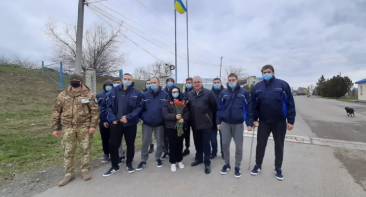 Моряки, спасенные с затонувшего судна в Румынии, вернулись в Украину
