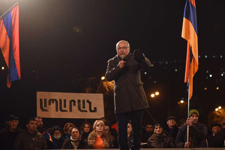 Вірменська опозиція розділилася в поглядах через дострокові парламентські вибори