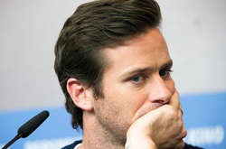 Обвиняемого в каннибализме голливудского актера обвинили в изнасиловании