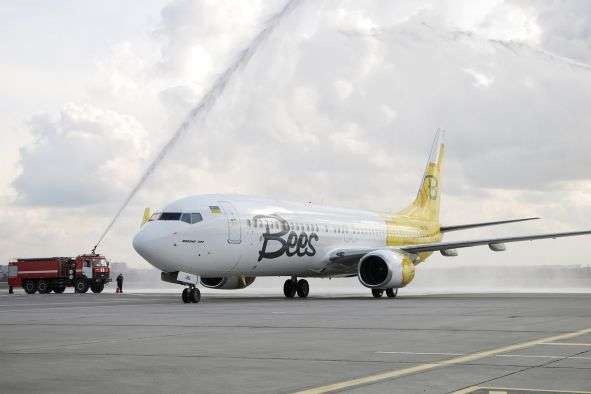 Перший літак нової української авіакомпанії Bees Airline прибув у Київ (фото)