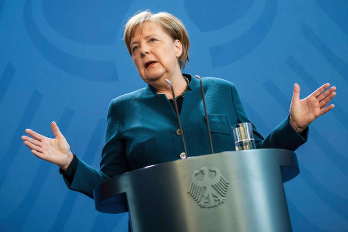 Меркель призвала немецких бизнесменов инвестировать в Украину
