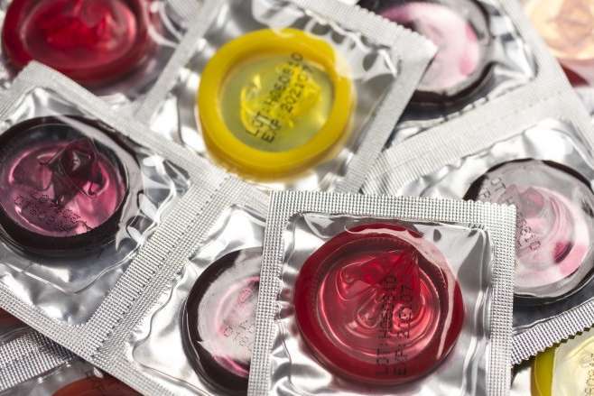 Управление делами президента РФ закупит 2,5 тыс. пачек презервативов и сигареты