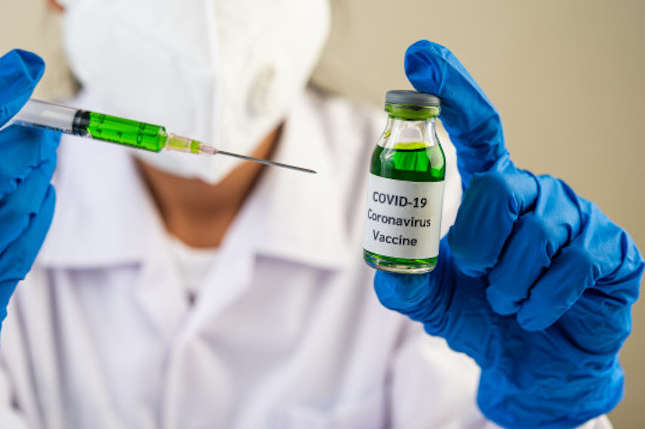 Шмигаль: Україна підписала угоди з шістьма виробниками вакцини від Covid-19 