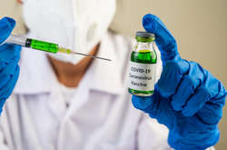 Шмигаль: Україна підписала угоди з шістьма виробниками вакцини від Covid-19 