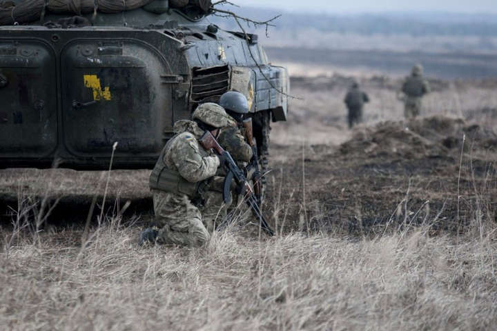 Бойовики прицільно обстрілюють українських бійців на Донбасі: один воїн загинув
