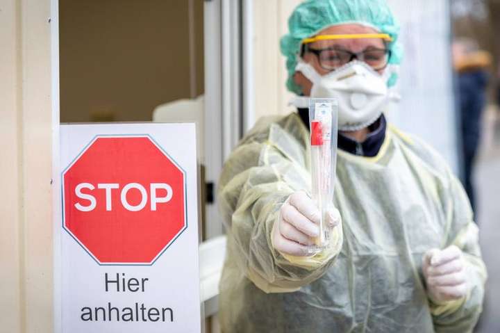 У Німеччині досягнуто критичної позначки заражень коронавірусом
