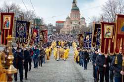 Московська церква влаштувала коронавірусну неділю в Україні. Фото і відео з різних міст