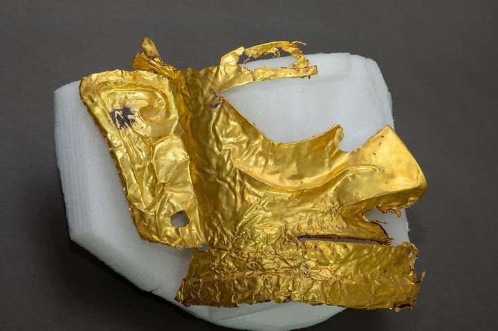Археологи знайшли у Китаї золоту маску, якій три тисячі років 