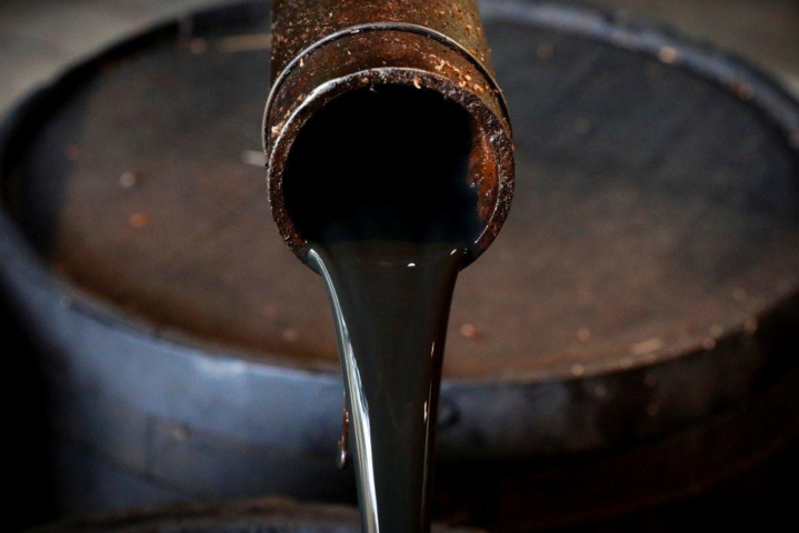 Нефть начала понемногу дешеветь. Эксперты объяснили причины