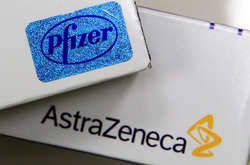 Війна за правильну дозу. Чому світ забув про проблеми Pfizer і напав на AstraZeneca?