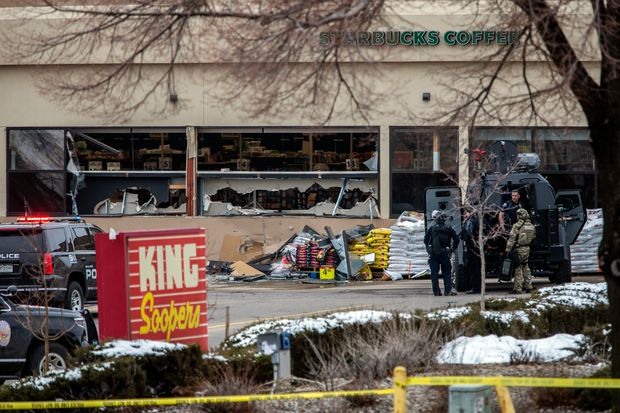 В Колорадо неизвестный открыл стрельбу в супермаркете: погибли 10 человек