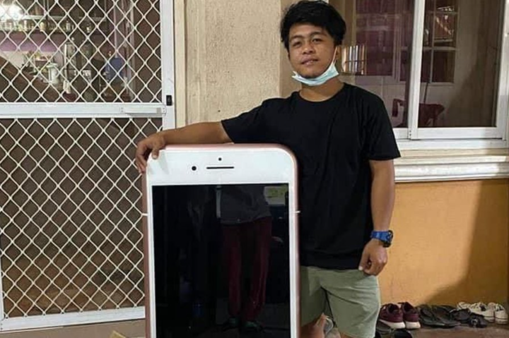 Житель Таиланда заказал в интернет-магазине айфон, а получил стол в виде айфона (фото)