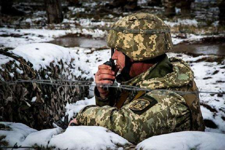 Доба на Донбасі: бойовики відкривали вогонь з кулеметів і гранатометів