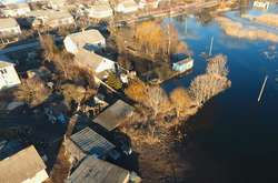 На Рівненщині тала вода затопила село (фото)