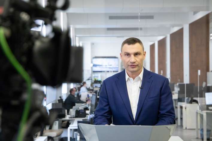 «Робимо усе, щоб не допустити колапсу»: Кличко провів брифінг щодо ситуації у Києві (відео)
