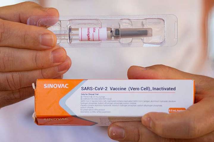 Названо точний час прибуття в Україну китайської вакцини