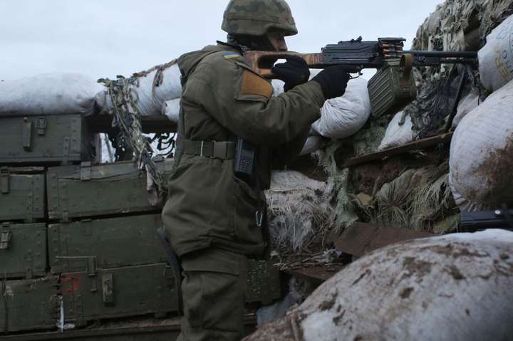 Доба на Донбасі: бойовики сім разів обстріляли військових із забороненої зброї