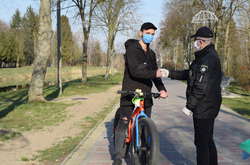 Українцям дозволили в парках дихати повітрям без масок 