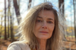 55-летняя модель в белье у рояля покорила сеть идеальной фигурой (фото)