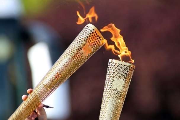 В Японії запалили Олімпійський вогонь. Він згаснув у перший день естафети