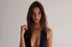  29-летняя модель Эмили Ратаковски поделилась трогательным моментом общения с ребенком 
  