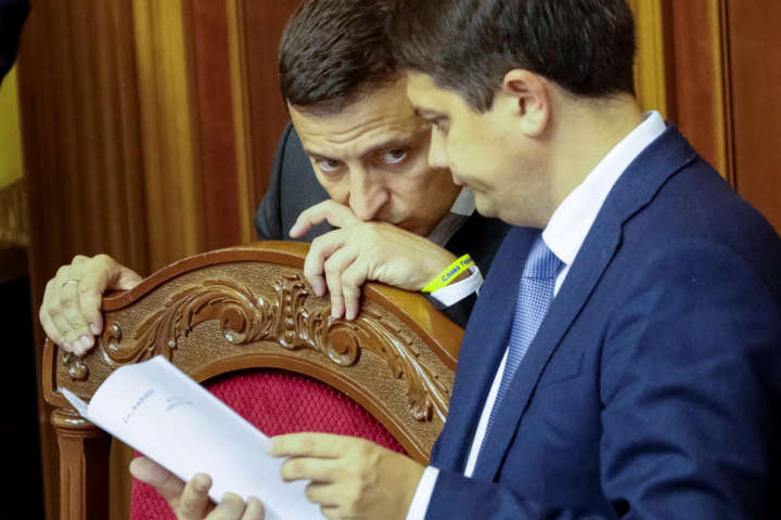 Разумков підписав закон про захист боржників від колекторів