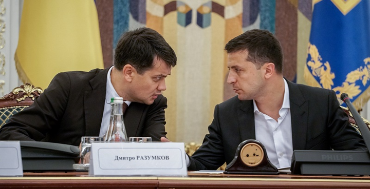 Разумков подписал закон о защите должников от коллекторов
