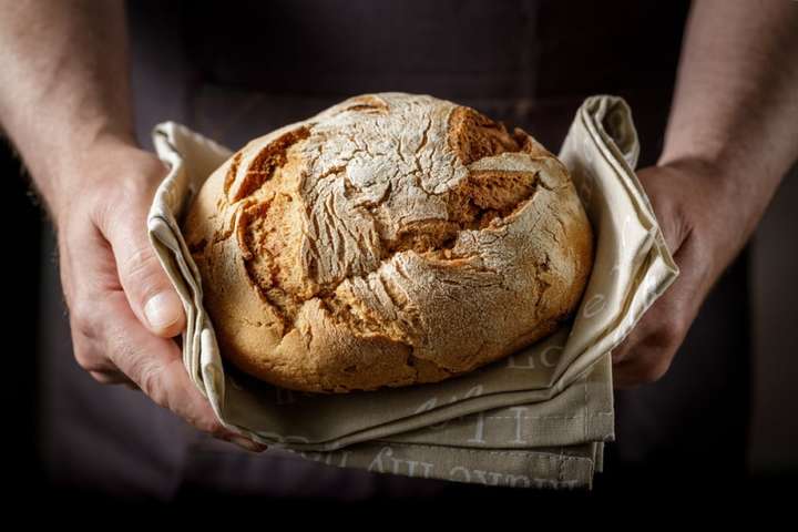 Українці їдять 50 грамів хліба на добу? Глава Асоціації пекарів розгромив державну статистику