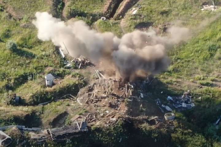 Як українські військові знищили опорний пункт бойовиків на Донбасі (відео)