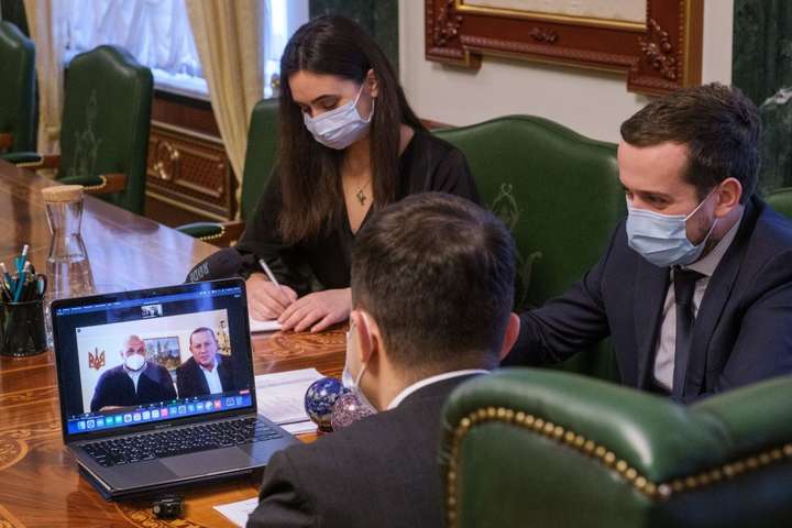 За три дні до виборів: Зеленський розмовляв з Вірастюком про вакцинацію на Прикарпатті