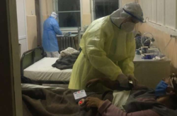  Коронавирус в Украине стремительно распространяется: в больницах «аншлаг» 